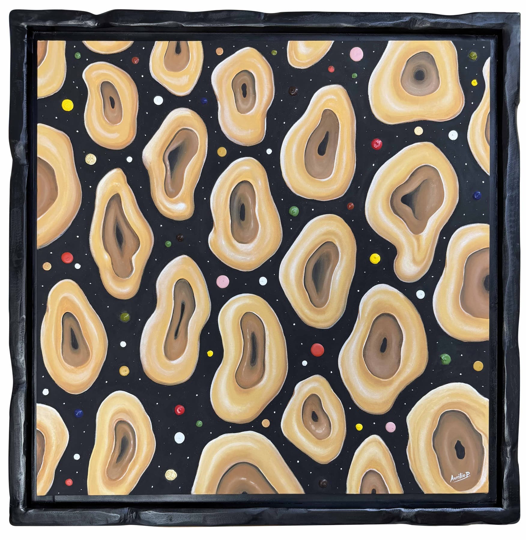 Forme organiche dorate e piccoli punti colorati distribuiti su un fondo nero.
